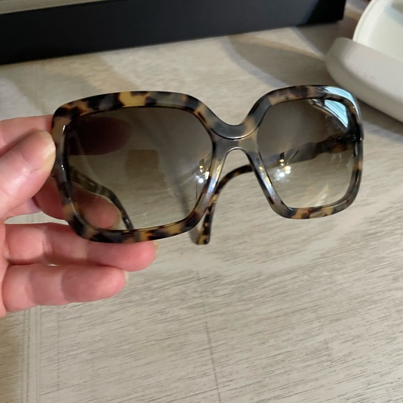 Nina Ricci sunglasses. - Picture 2 of 4